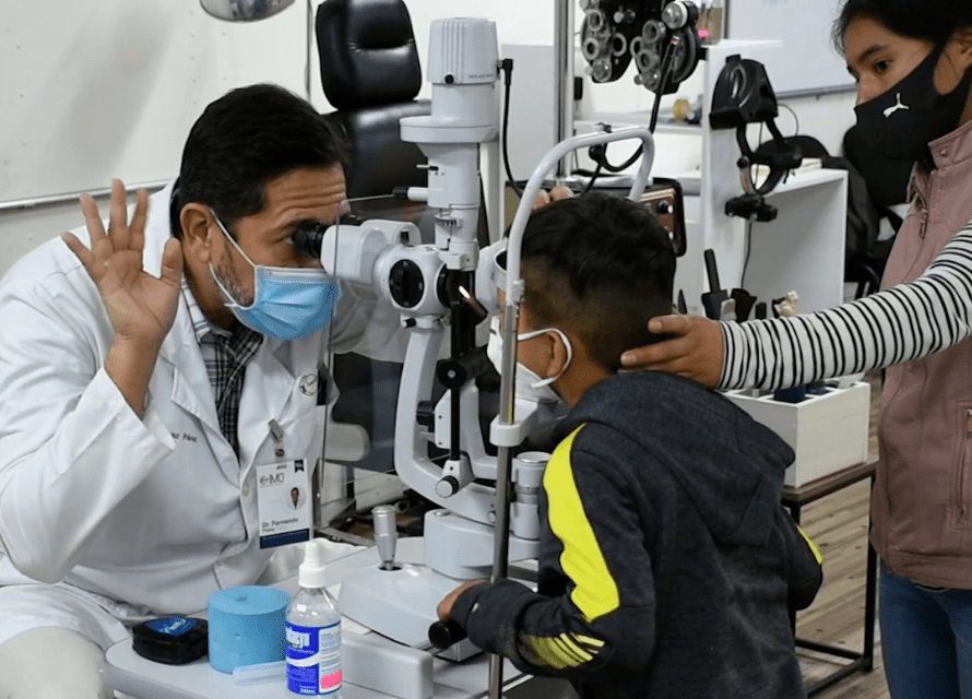 Oftalmologos especialistas en parpado caido en niños Queretaro IMO
