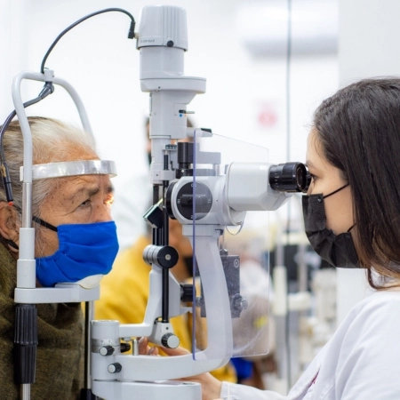Diagnostico de enfermedades de cornea y segmento anterior en clinica oftalmologica de Queretaro